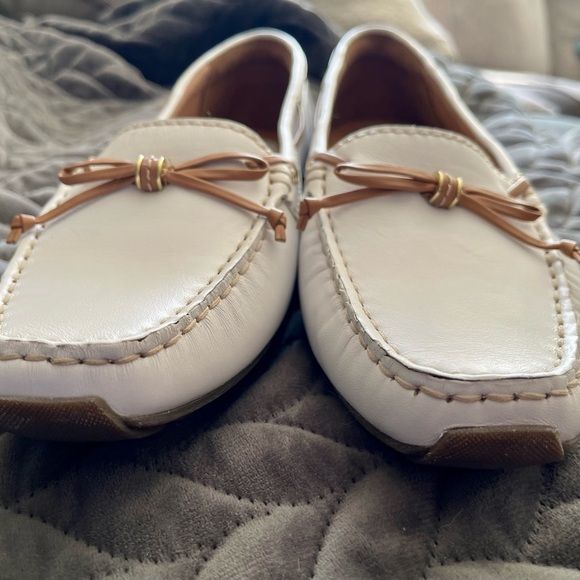 Clarks Artisan loafers. Clarks womans sz10 shoe. White leather never worn loafer - Picture 6 of 13
